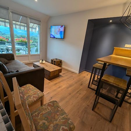 Logis Hotel Le Beau Site Chambon-sur-Lac Bagian luar foto
