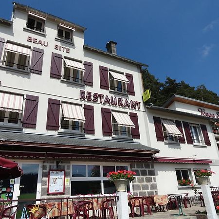 Logis Hotel Le Beau Site Chambon-sur-Lac Bagian luar foto