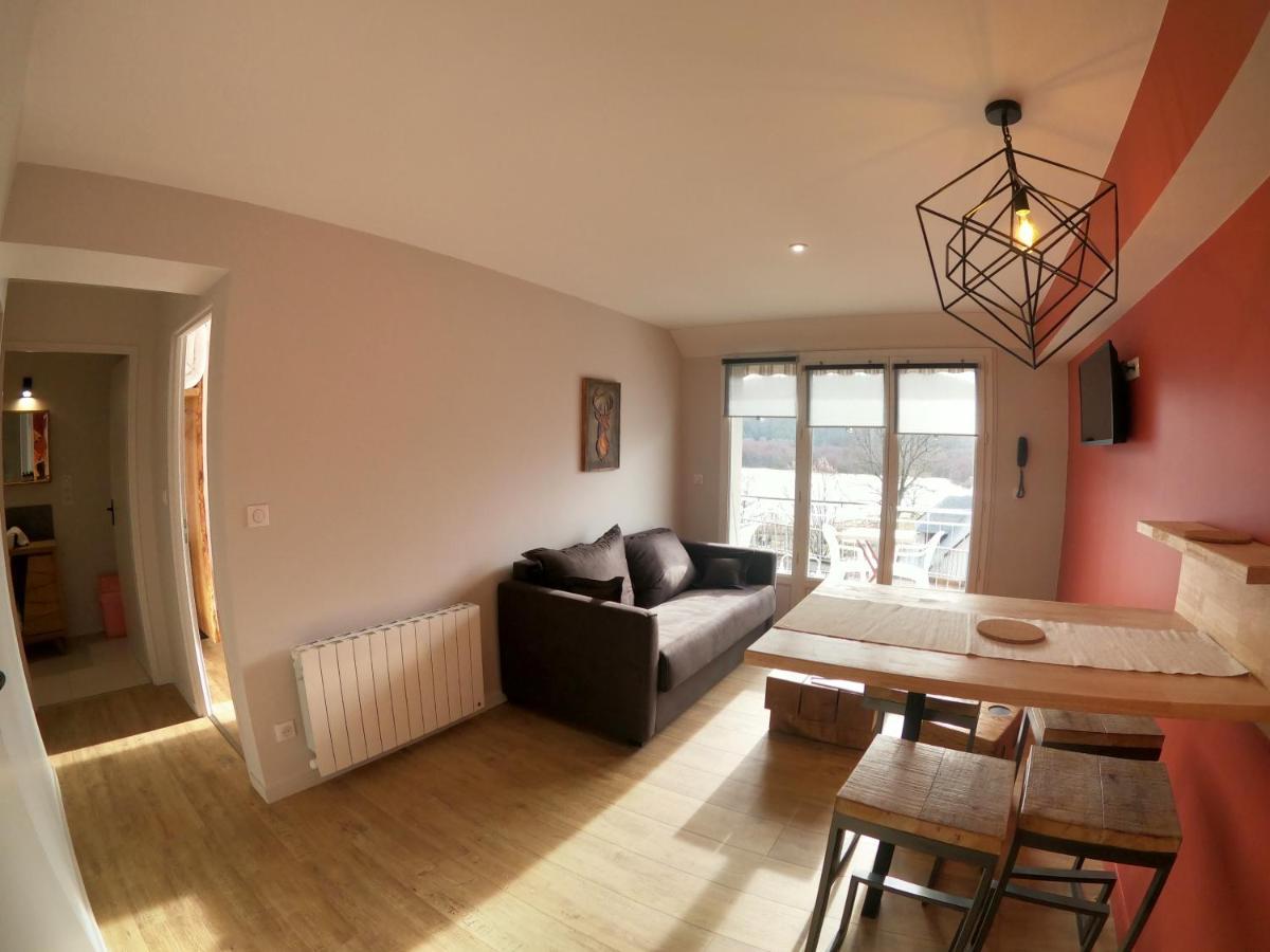 Logis Hotel Le Beau Site Chambon-sur-Lac Bagian luar foto