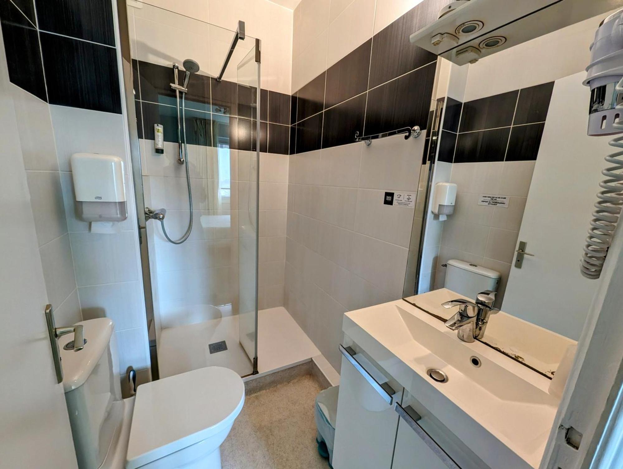 Logis Hotel Le Beau Site Chambon-sur-Lac Bagian luar foto