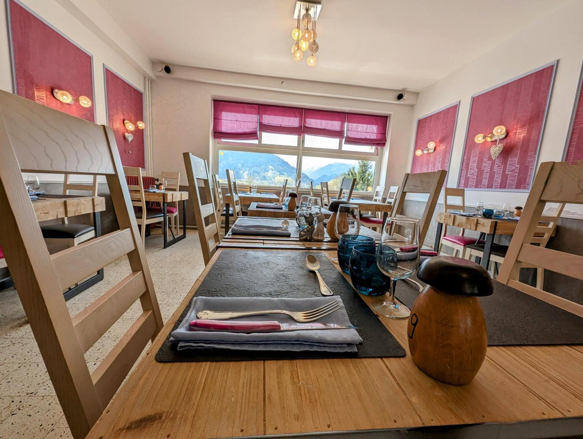 Logis Hotel Le Beau Site Chambon-sur-Lac Bagian luar foto