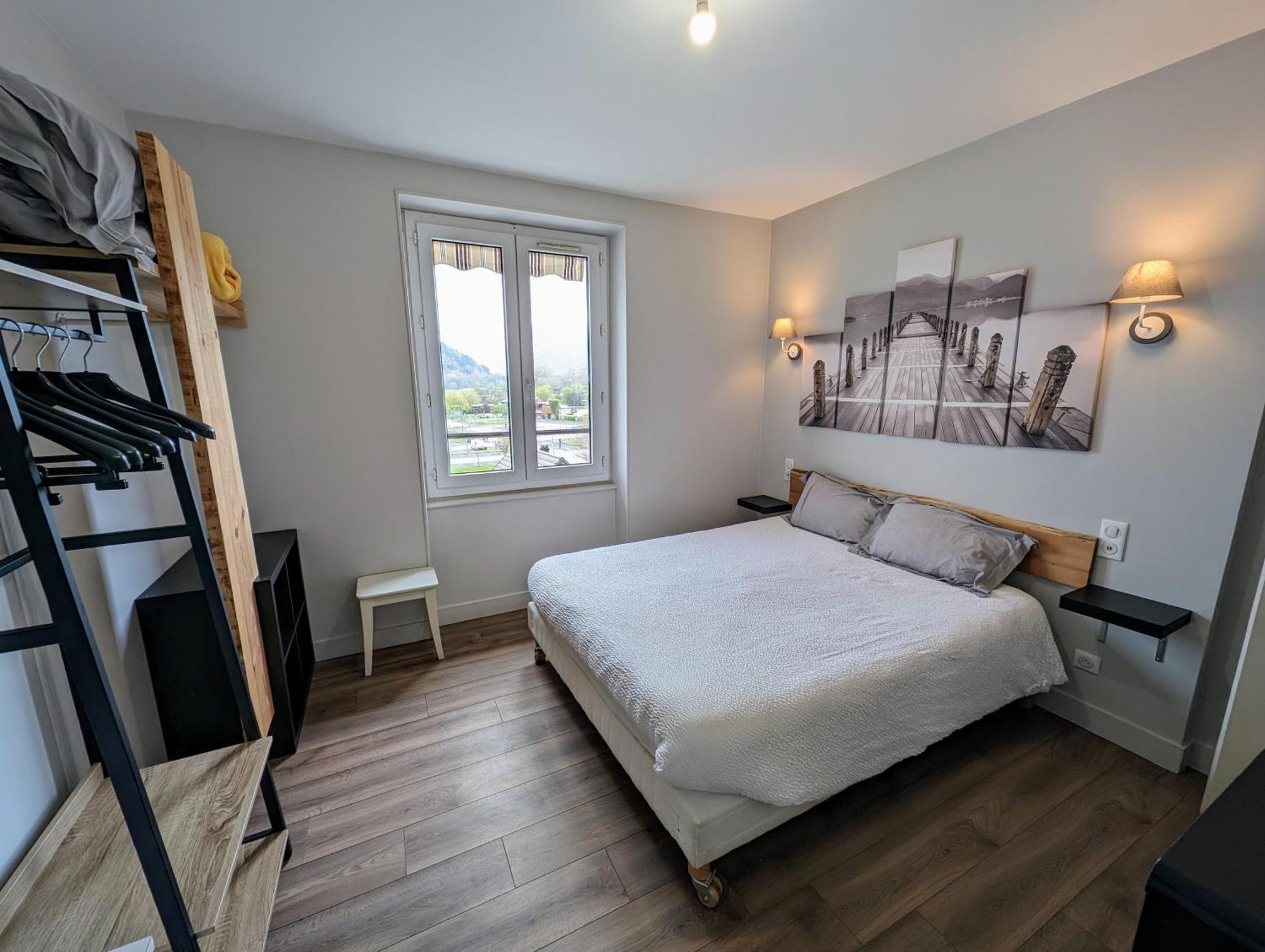 Logis Hotel Le Beau Site Chambon-sur-Lac Bagian luar foto
