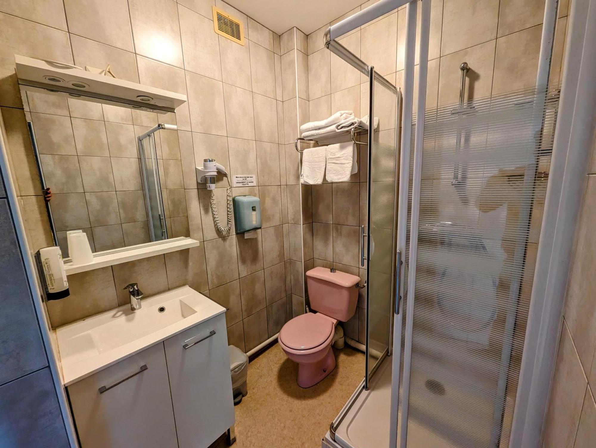 Logis Hotel Le Beau Site Chambon-sur-Lac Bagian luar foto