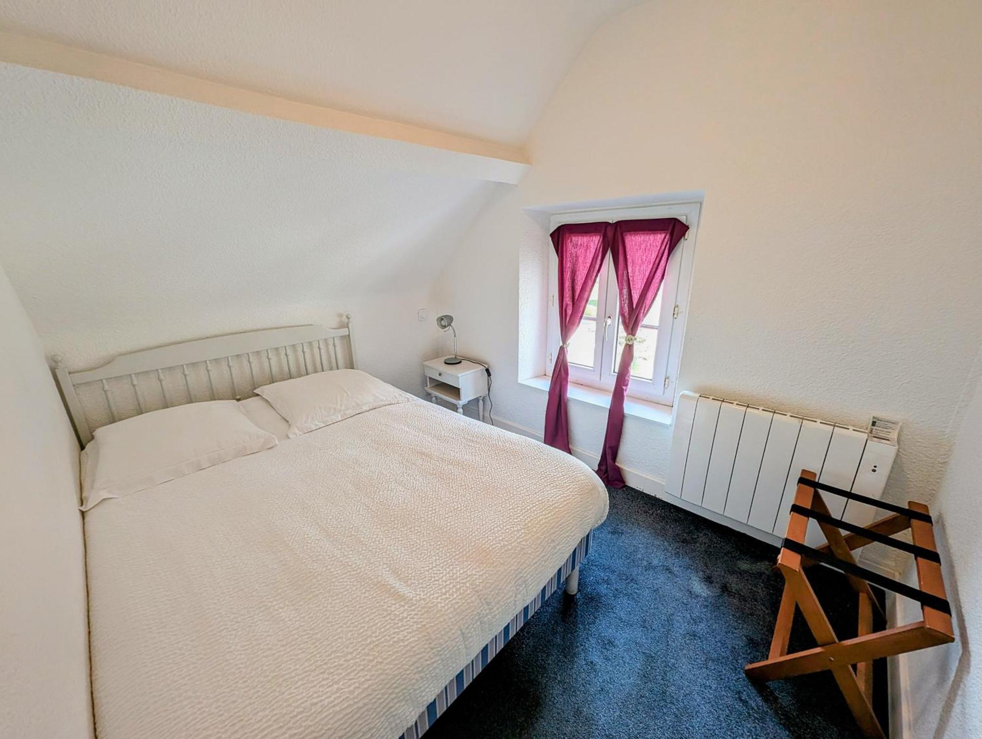 Logis Hotel Le Beau Site Chambon-sur-Lac Bagian luar foto