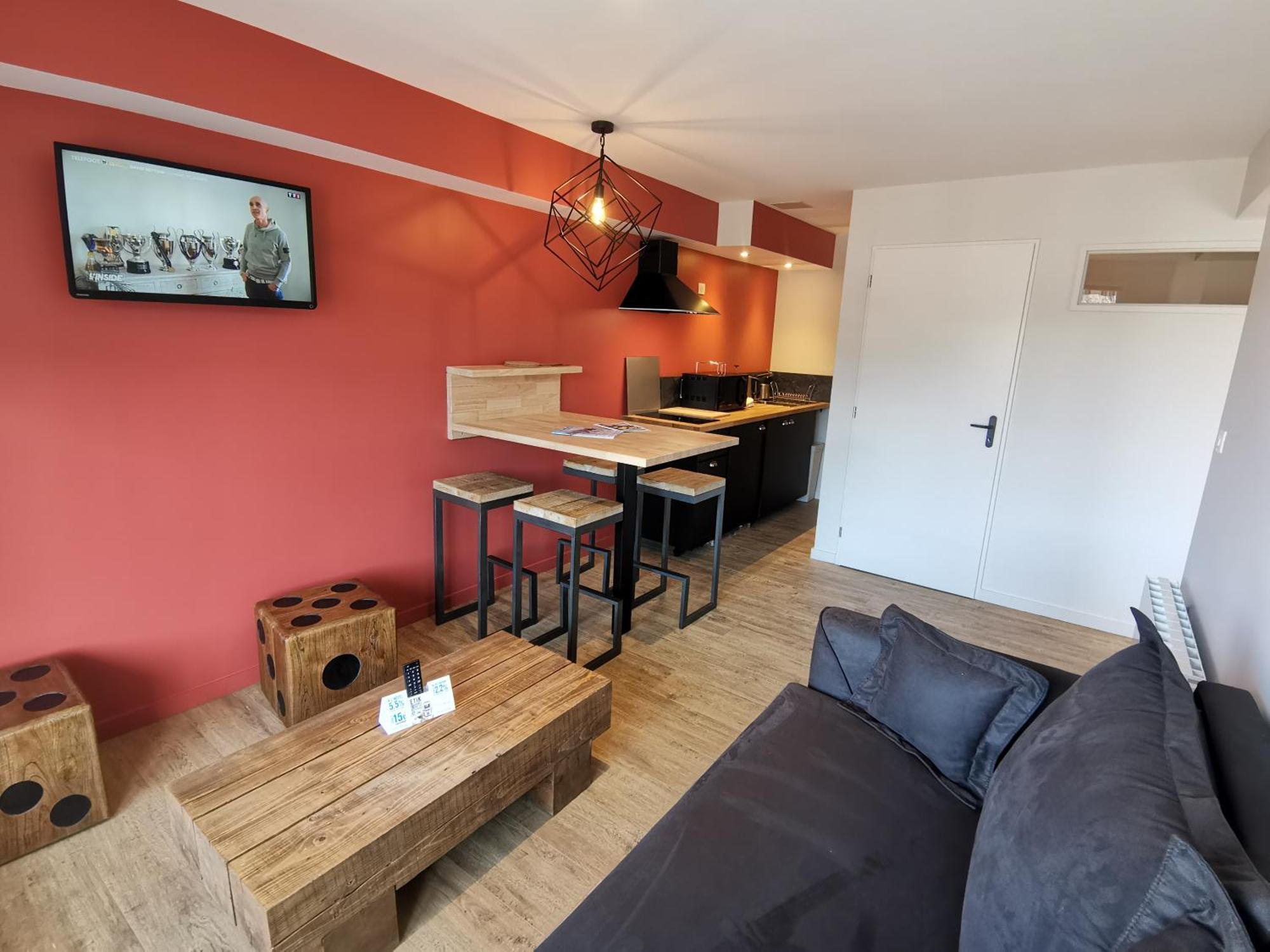 Logis Hotel Le Beau Site Chambon-sur-Lac Bagian luar foto