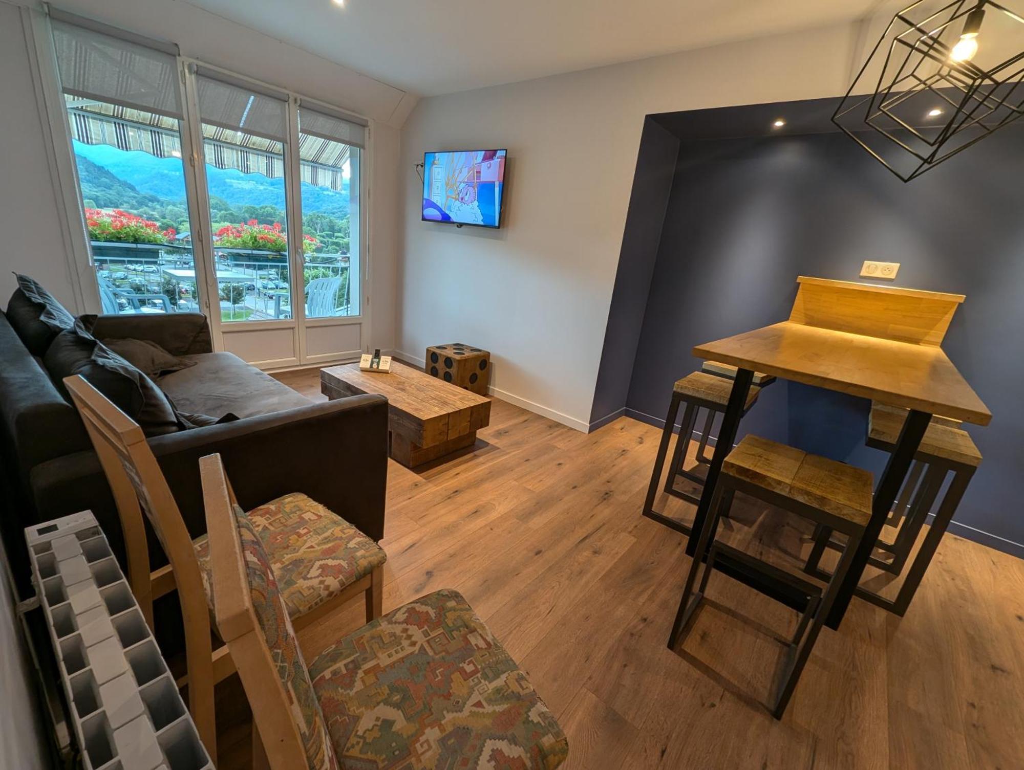 Logis Hotel Le Beau Site Chambon-sur-Lac Bagian luar foto