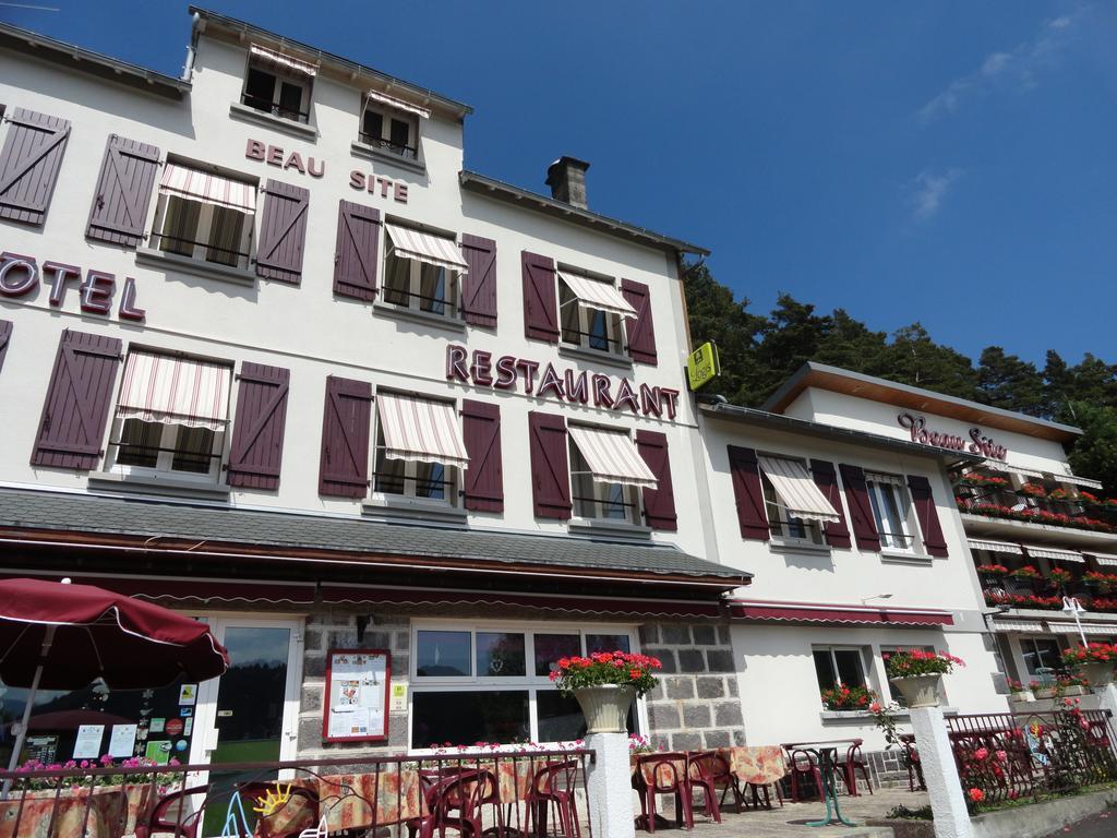 Logis Hotel Le Beau Site Chambon-sur-Lac Bagian luar foto