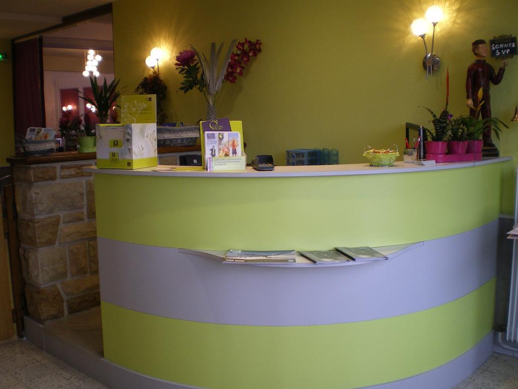 Logis Hotel Le Beau Site Chambon-sur-Lac Bagian luar foto